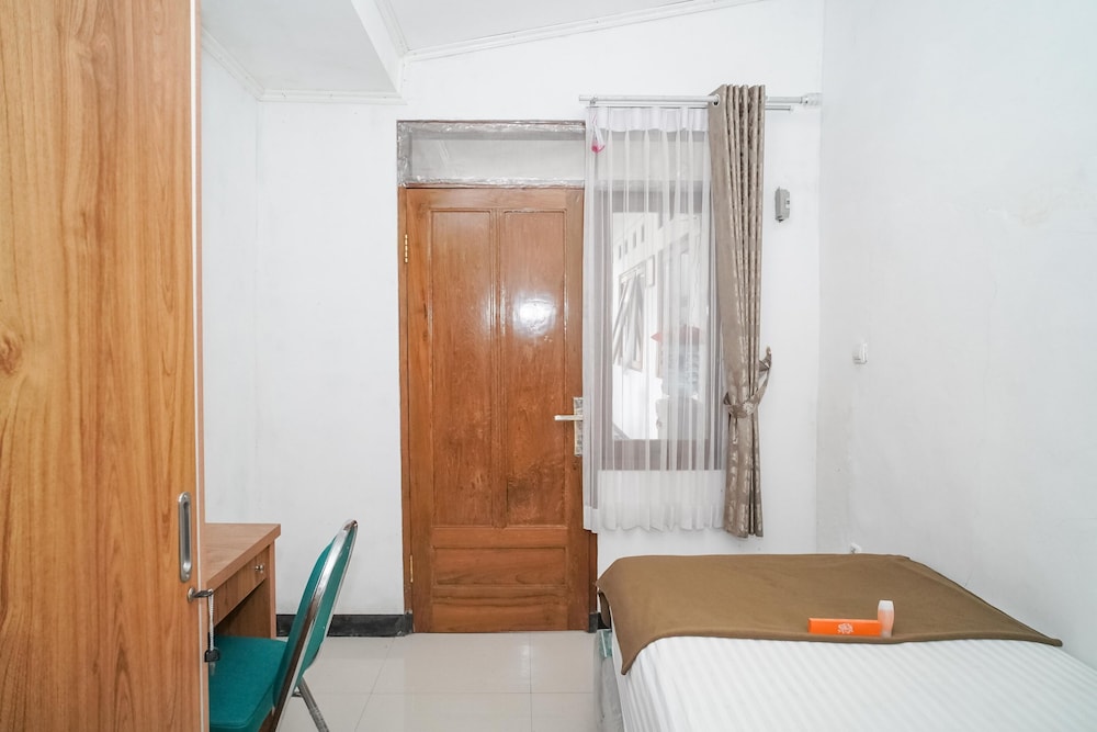 Standard Single Room (without A/C) photo 2