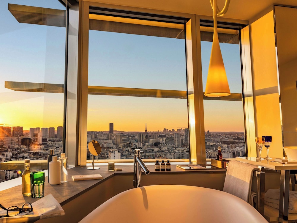 Junior Suite, 1 King Bed, Tower (Eiffel Tower panoramic bath, sunset) photo 3