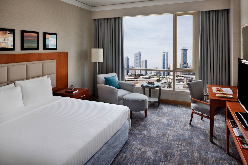 Suite, 1 King Bed, Smoking