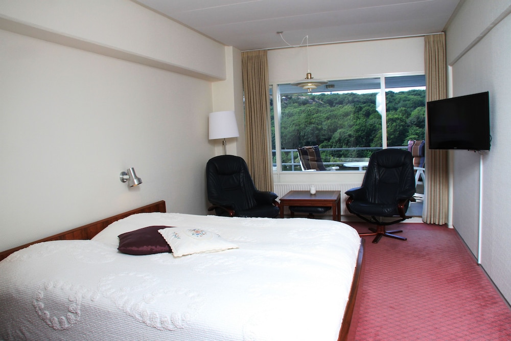 Double room with balcony and lake view (A) in the main building