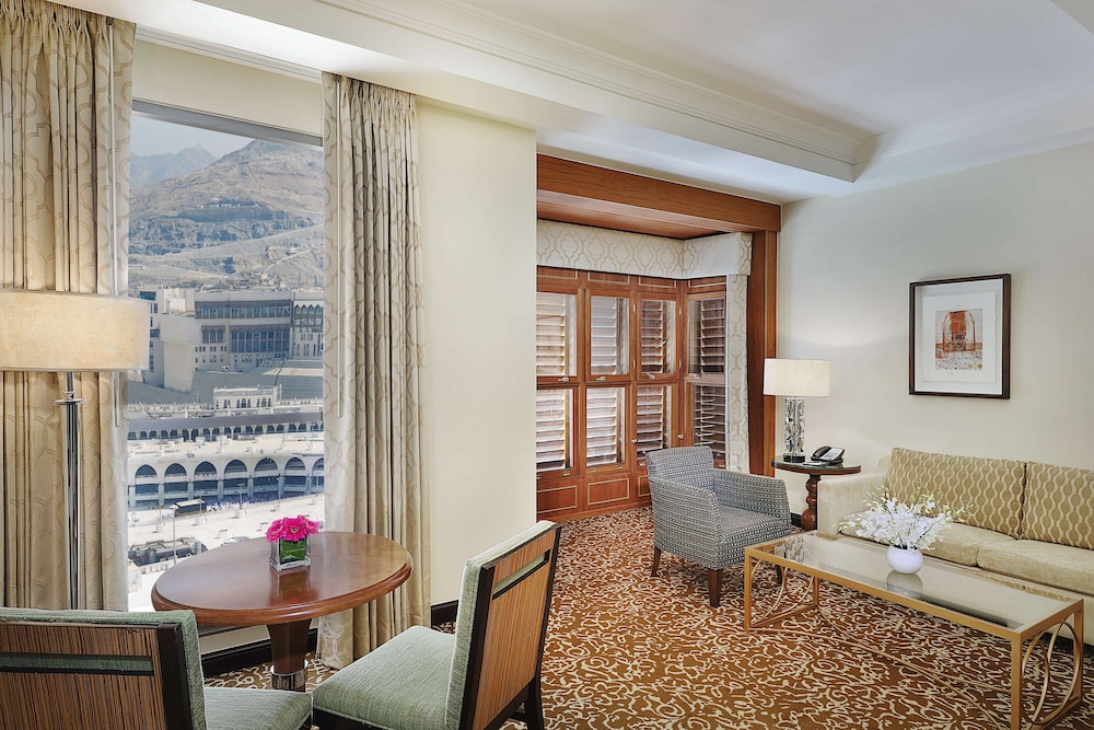 Junior Suite, 1 King Bed (Partial Kaaba View)