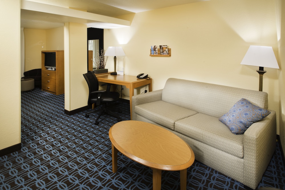 Studio, 1 King Bed (Hearing Accessible) - Photo 3