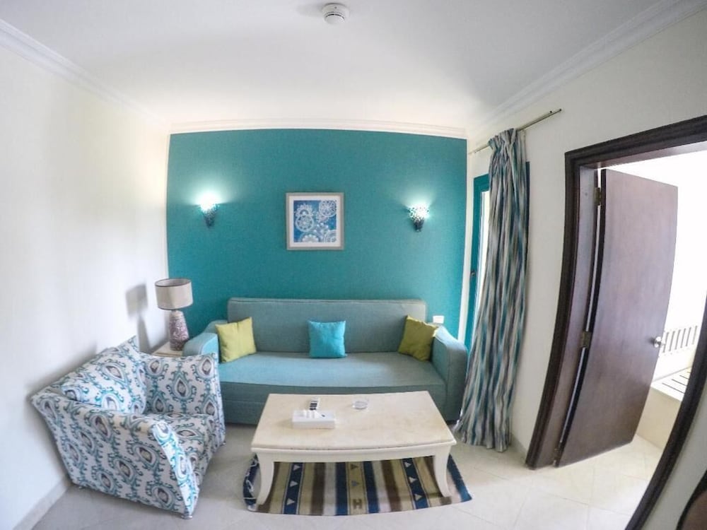 Family Room photo 3