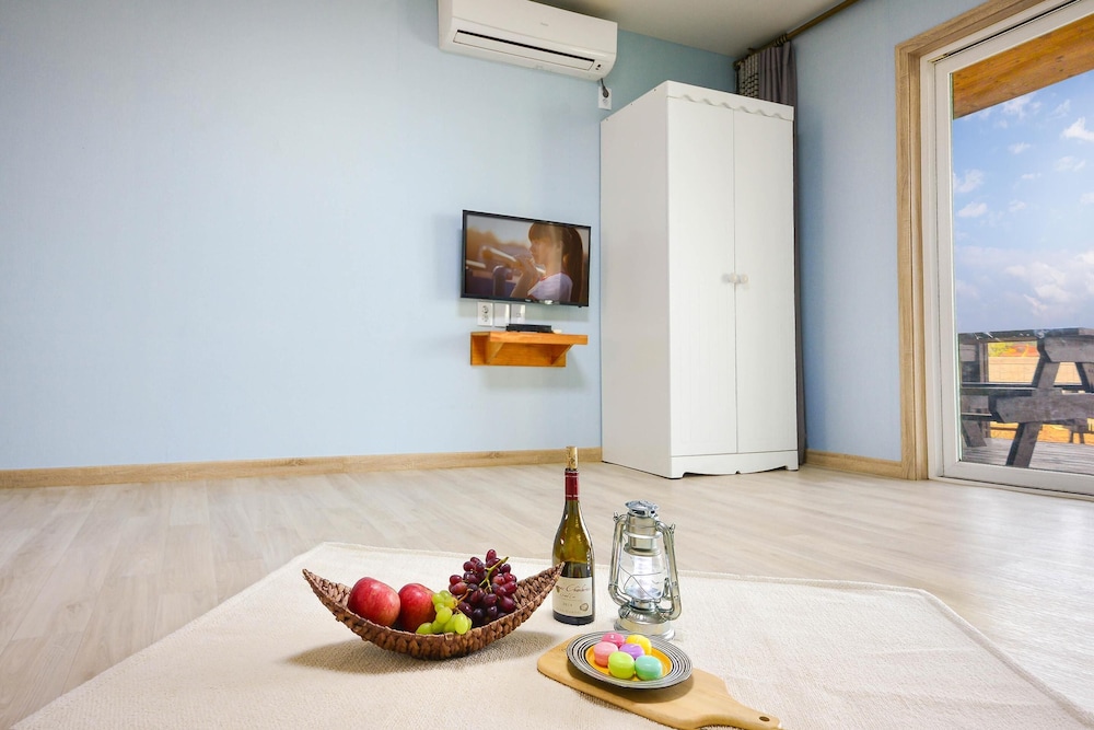 Basic Room, 1 Bedroom (102 ( F1 )) - Photo 4