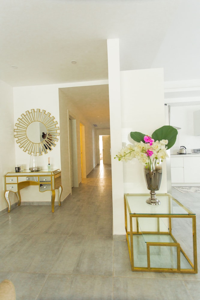Exclusive Apartment, 2 Bedrooms, Ensuite - Photo 12