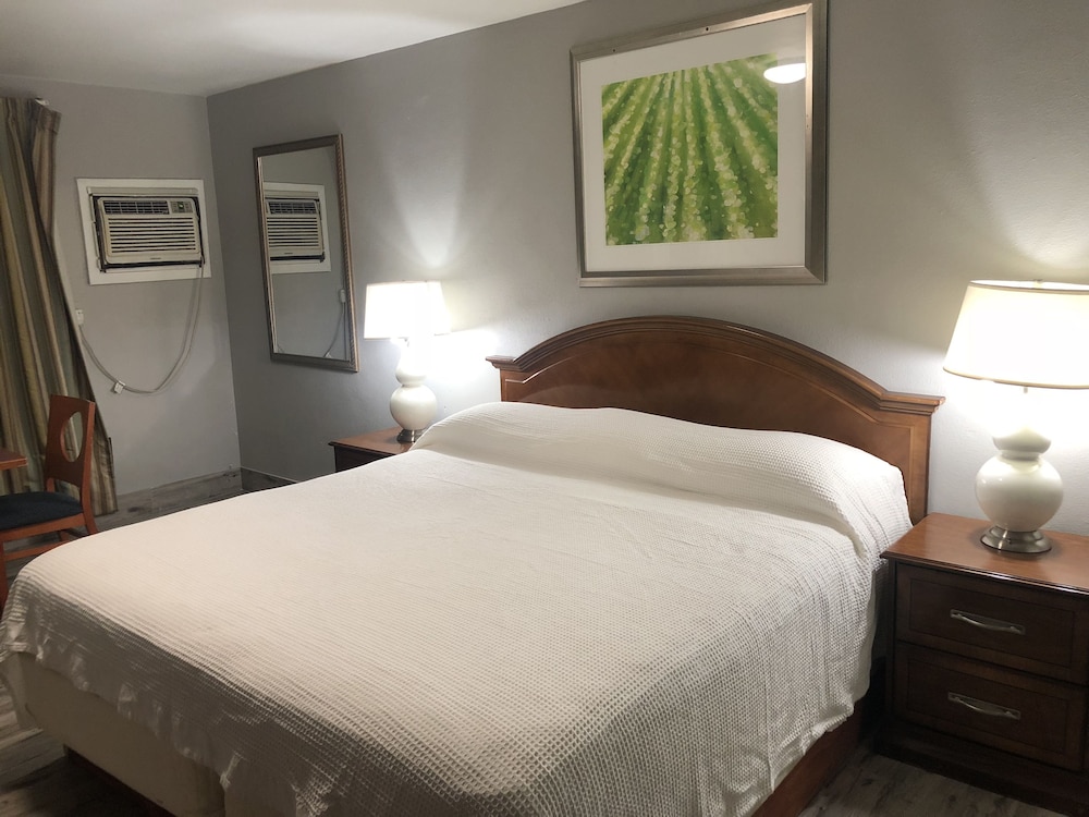 Standard Room, 1 King Bed, Non Smoking