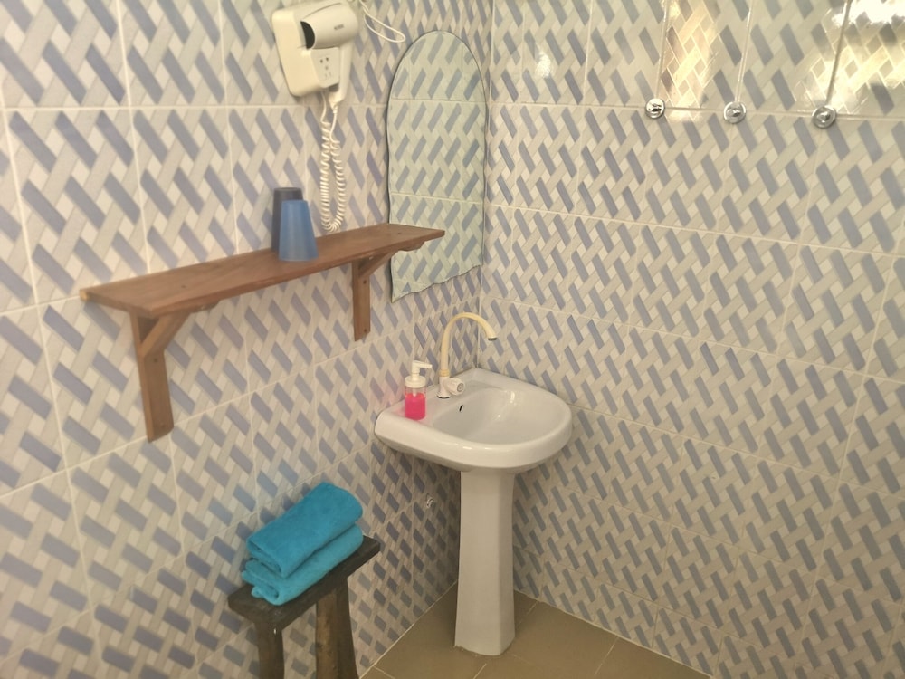 Comfort Double Room, 1 Queen Bed, Private Bathroom, Garden View photo 3