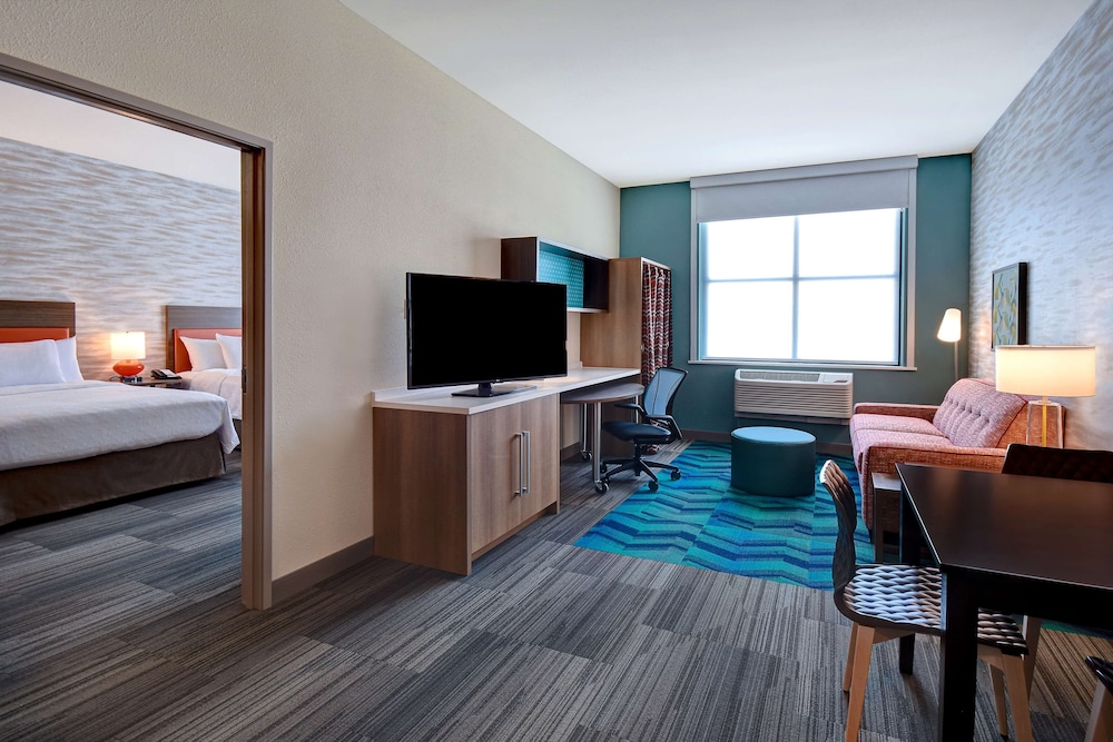 Suite, 2 Queen Beds, Accessible (Roll-In Shower) - Photo 1
