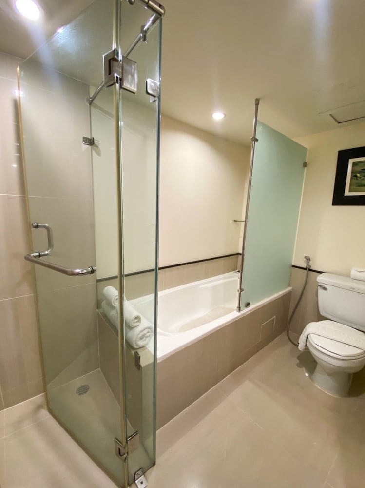Suite Room - Photo 10