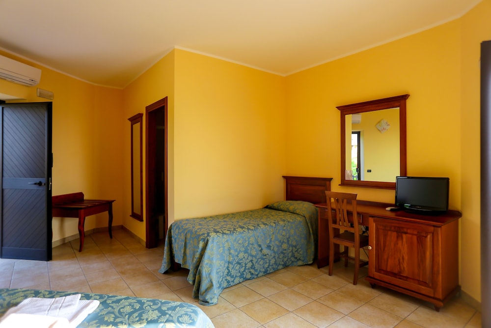 Basic Triple Room - Photo 8