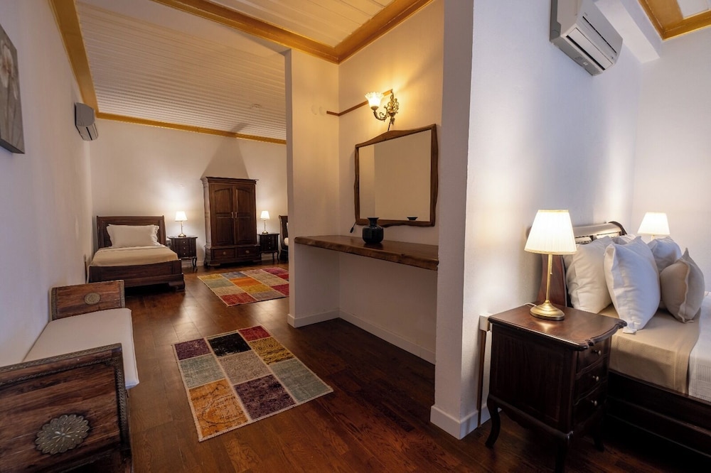 Comfort Quadruple Room, Garden View