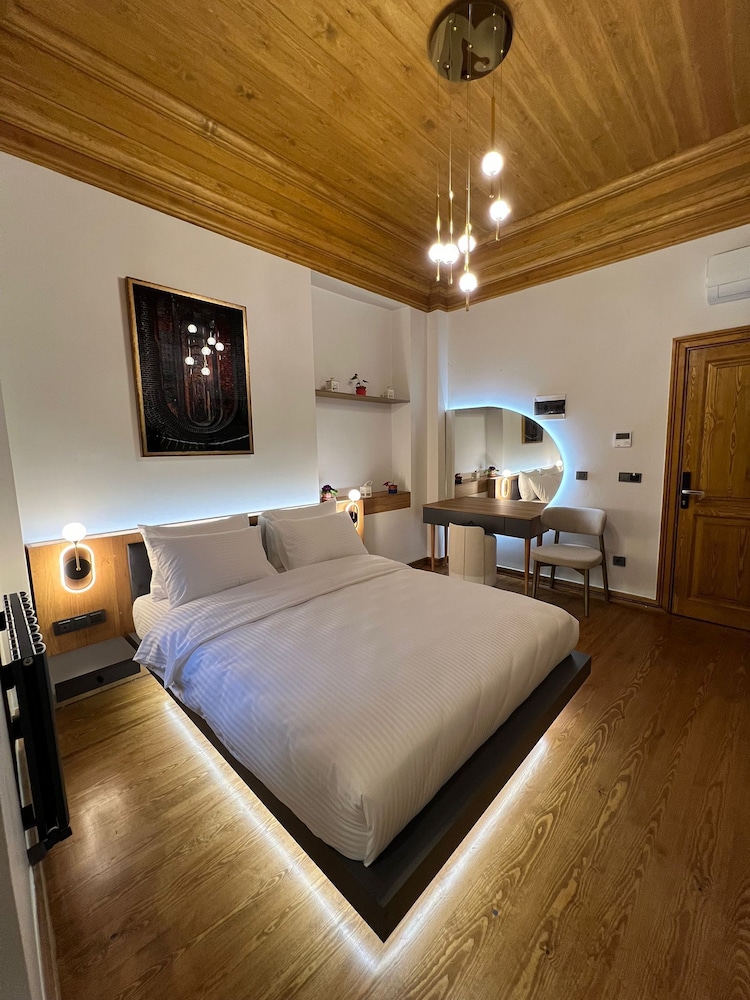 Standard Room, 1 Queen Bed photo 1