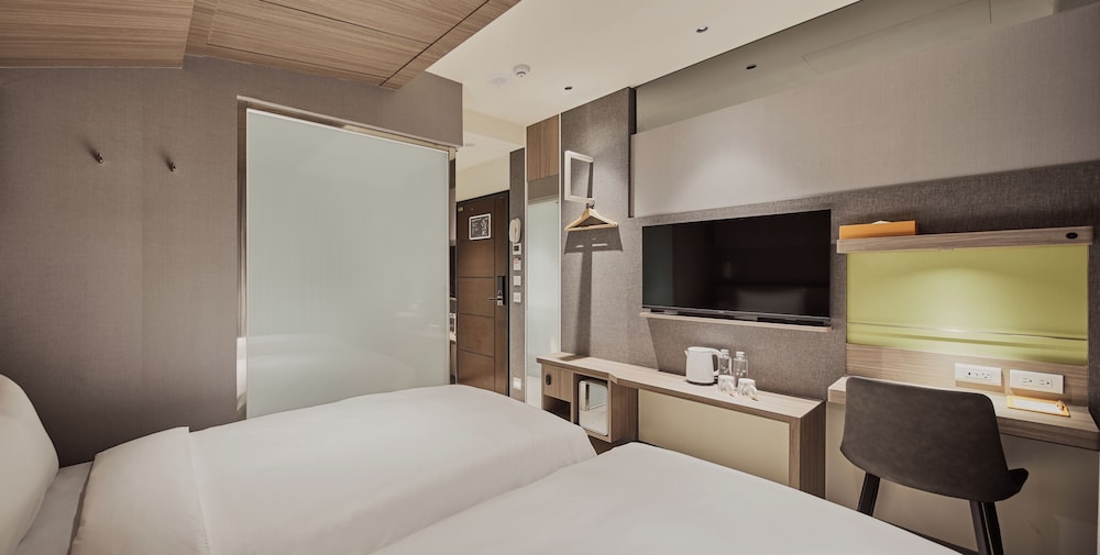Superior Twin Room, City View