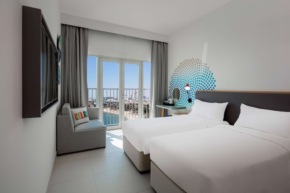 Rover Room Sea View Free Shuttle Service to Dubai Mall, Private Beach