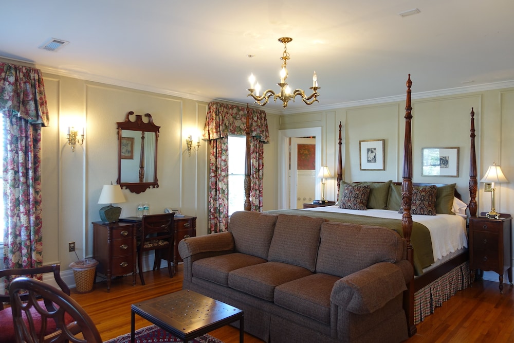 Deluxe Double Room, 1 King Bed - Bryan - 2nd Floor No Elevator