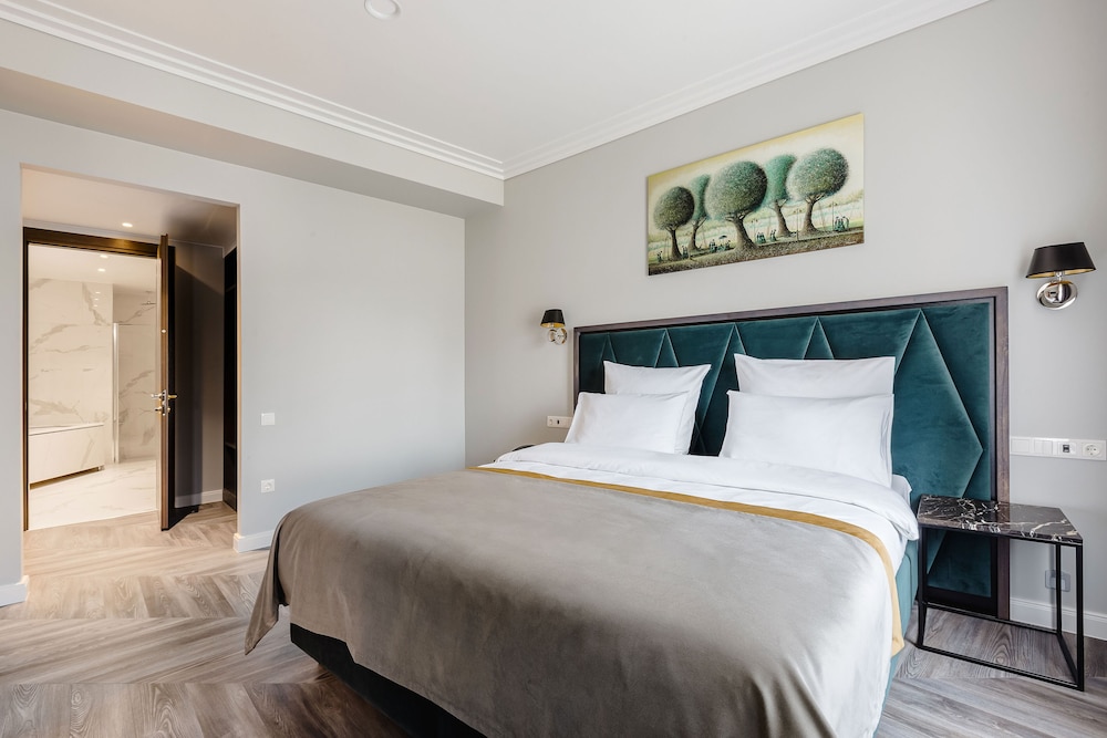 Executive Room - Photo 1