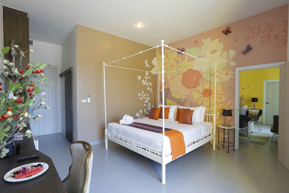 Executive Suite, 1 King Bed, Corner photo 3