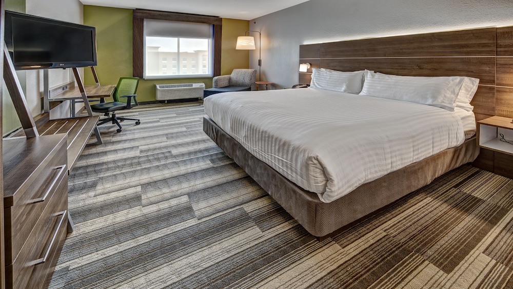 Standard Room, 1 King Bed - Photo 1