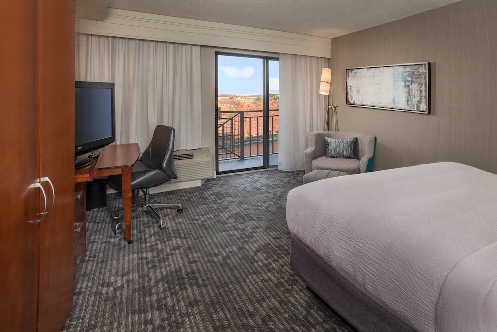 Room, 1 Double Bed (Hearing Accessible) - Photo 6