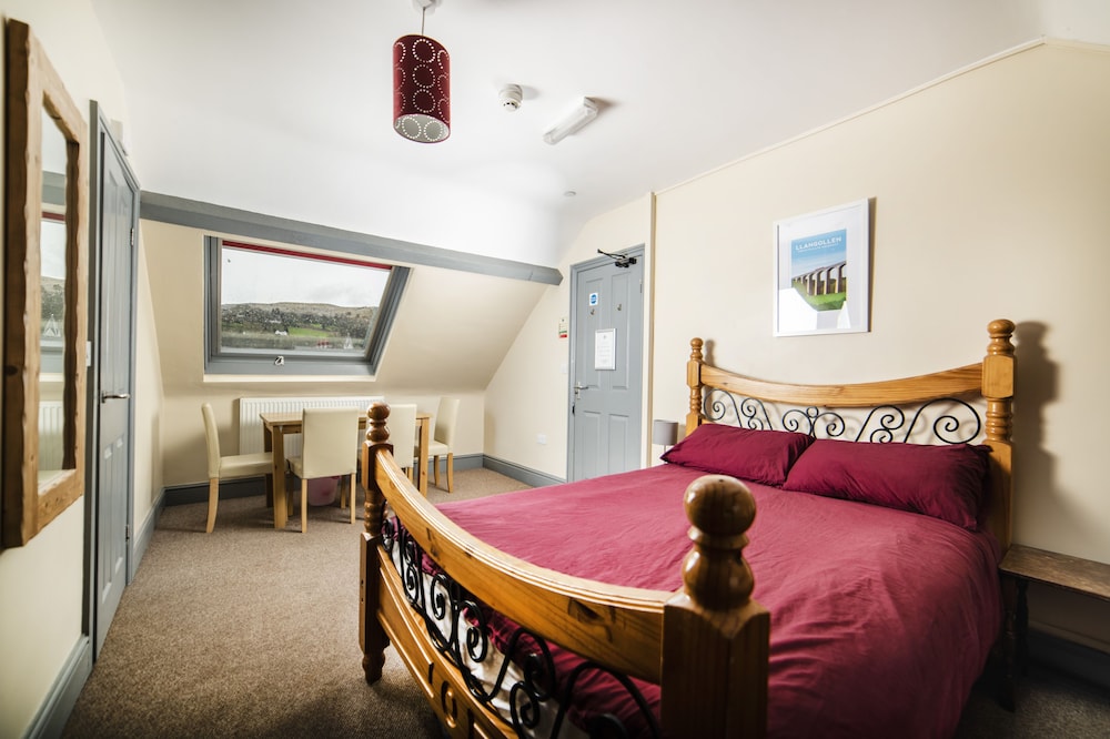 Suite, Ensuite, Mountain View ( Sleeps Max 5) photo 1