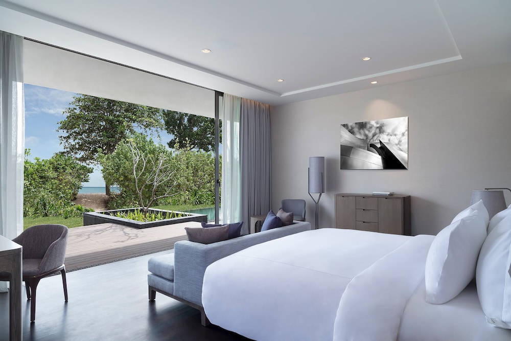 Four Bedroom Residence - Photo 2