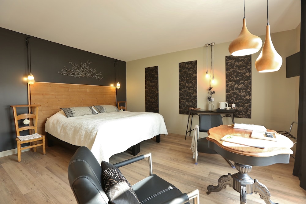 Double Room (Instant Secret)