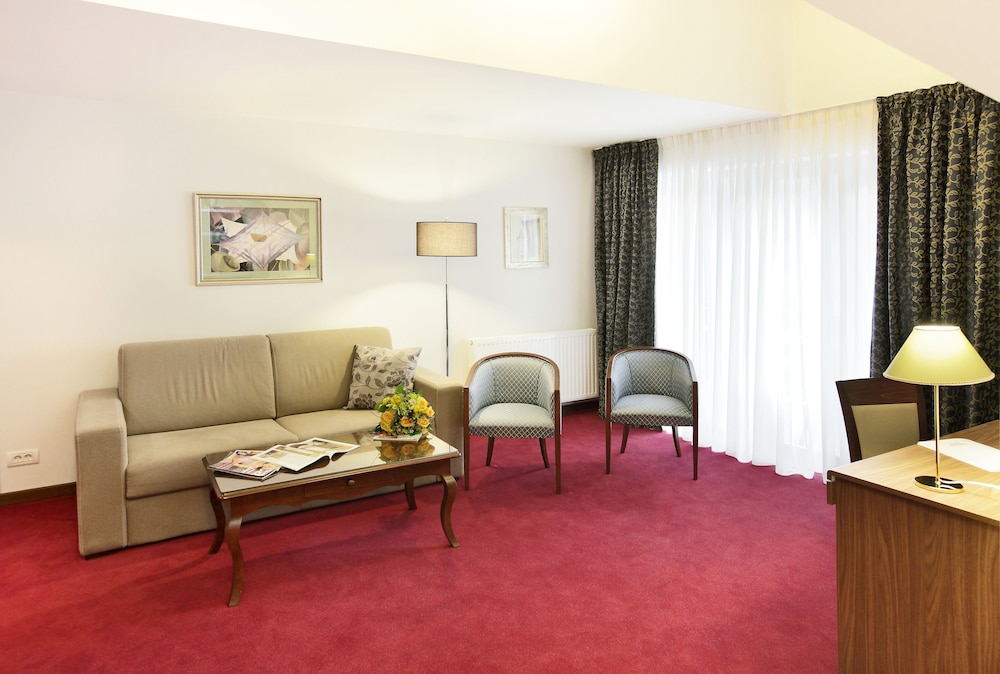 Executive Suite (2 Adults with Spa Access) photo 1