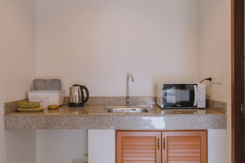 Triple studio kitchenette with balcony - Photo 9