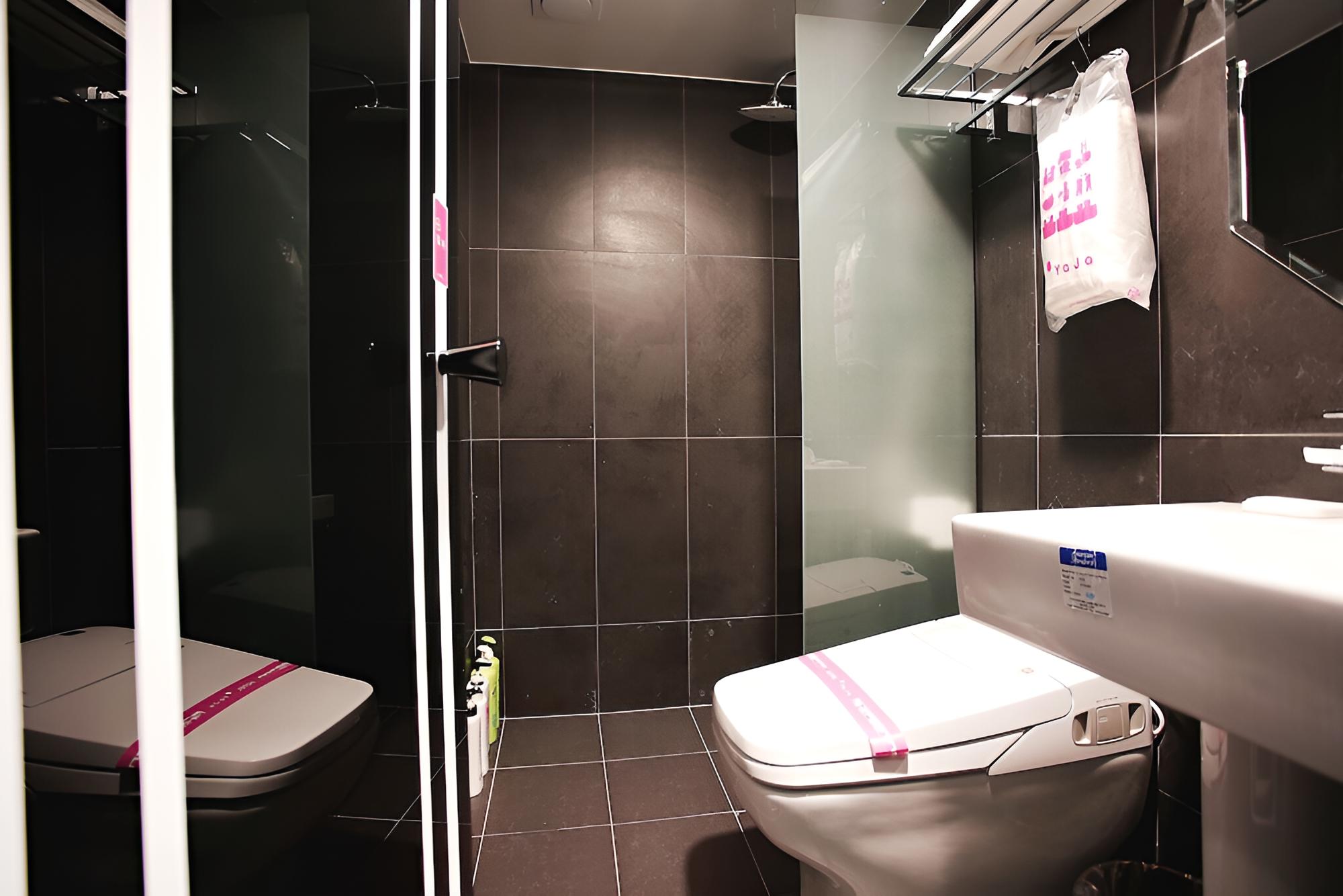 Room (No Smoking (standard)) - Photo 6