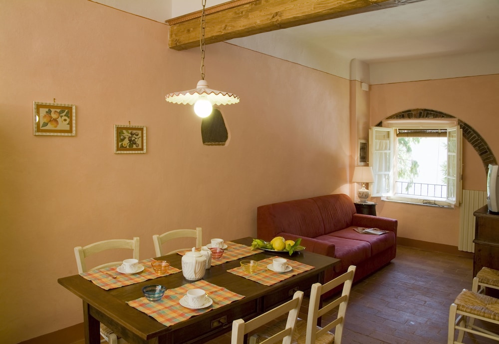 Apartment, 3 Bedrooms, 2 Bathrooms (Mimi) photo 2