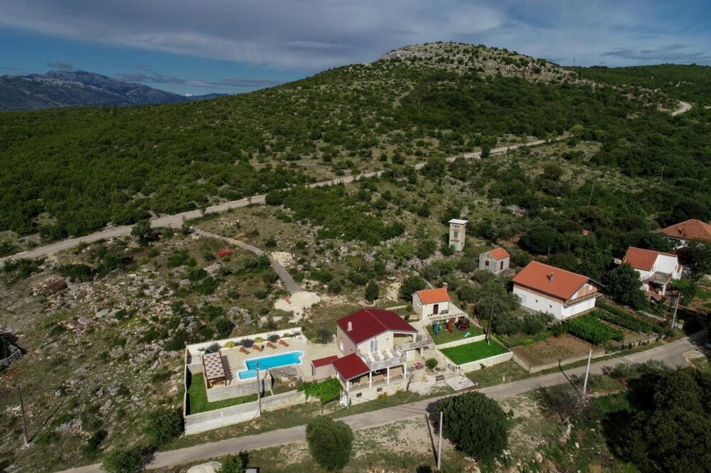 Villa photo 2