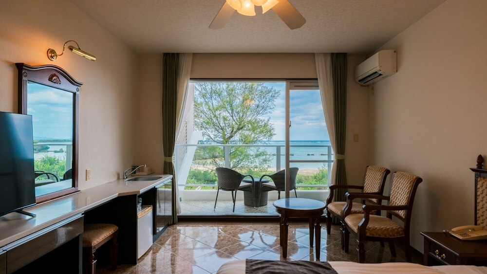 Standard Room, 2 Twin Beds, Balcony, Ocean View (with Extra Bed) photo 3