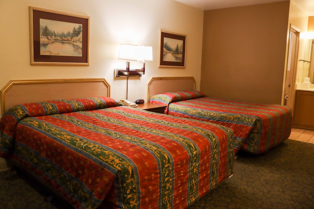 Standard Room, 2 Queen Beds photo 1