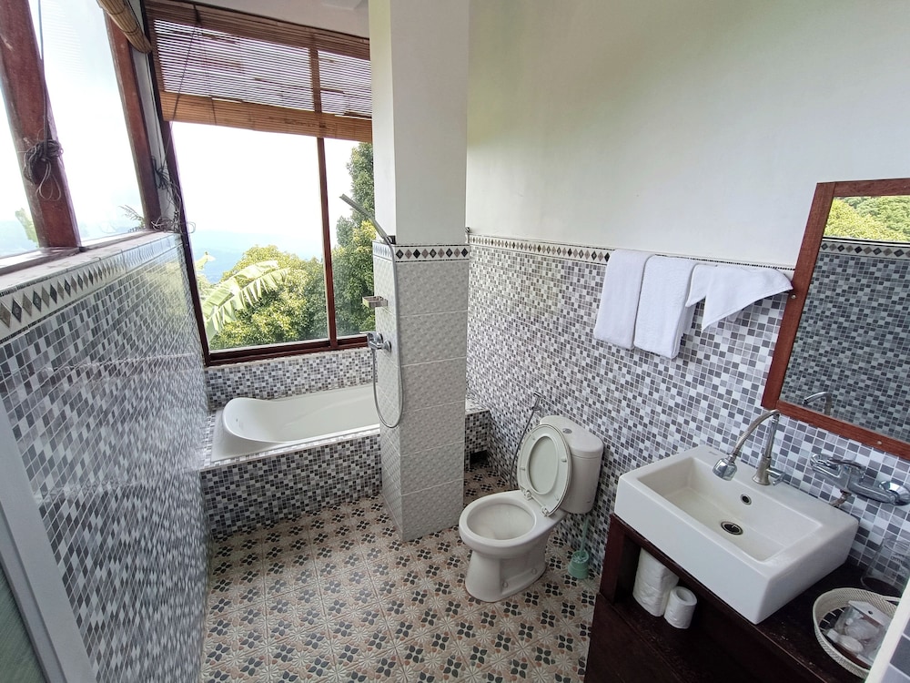 Deluxe Double Room - Photo 25