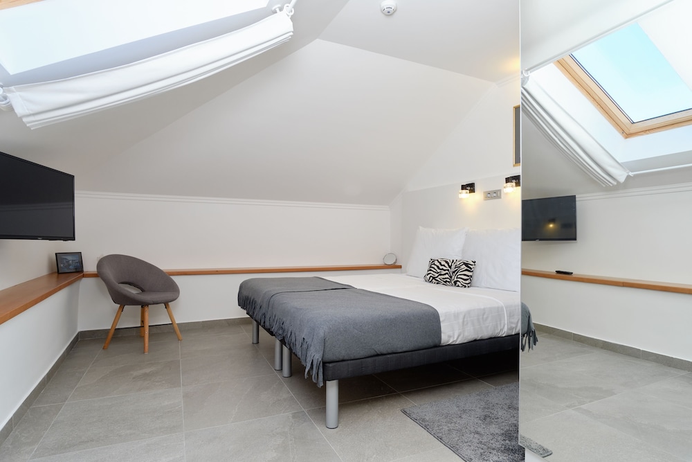 Standard Double or Twin Room - Photo 4