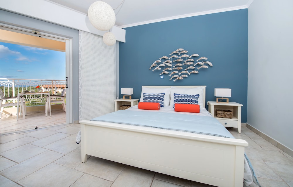 Deluxe Double Room Ground Flour with Garden and Side Pool view