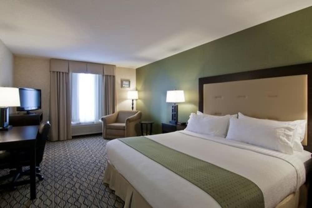 Standard Room 1 King Bed Non Smoking - Photo 1