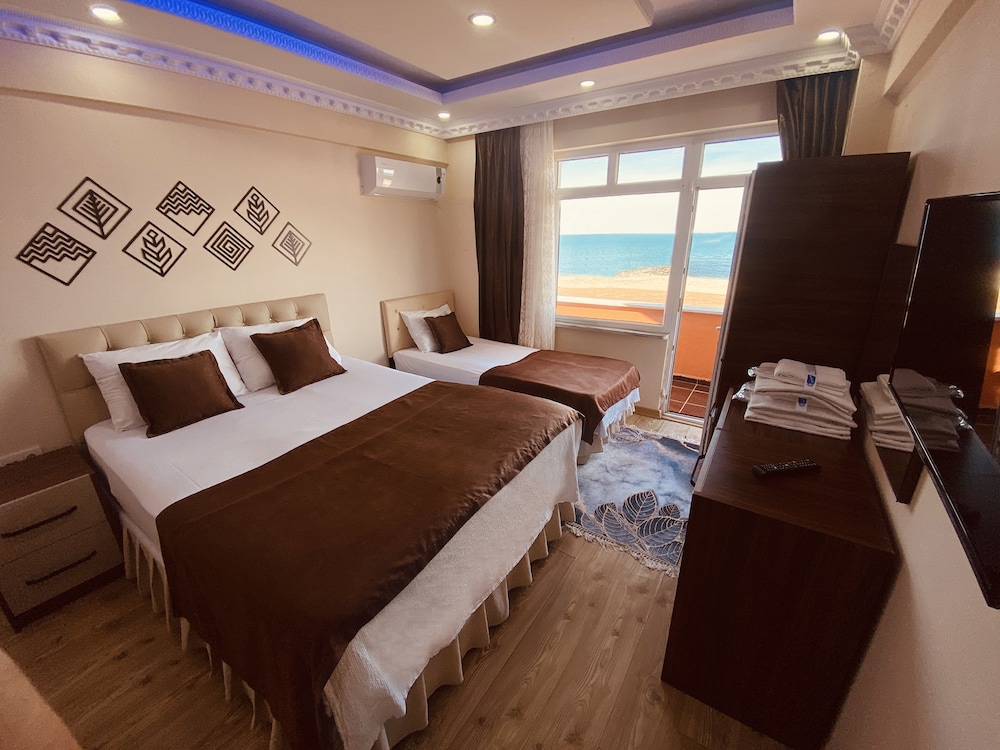 Standard Triple Room, 2 Bedrooms, Non Smoking, Sea View photo 1