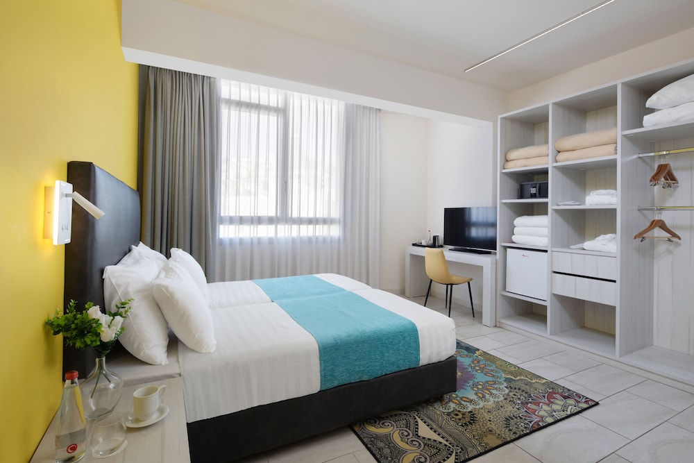 Classic Double or Twin Room, Accessible, City View