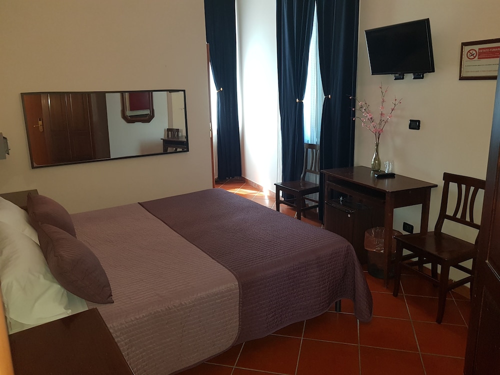 Double Room, 1 King Bed photo 1