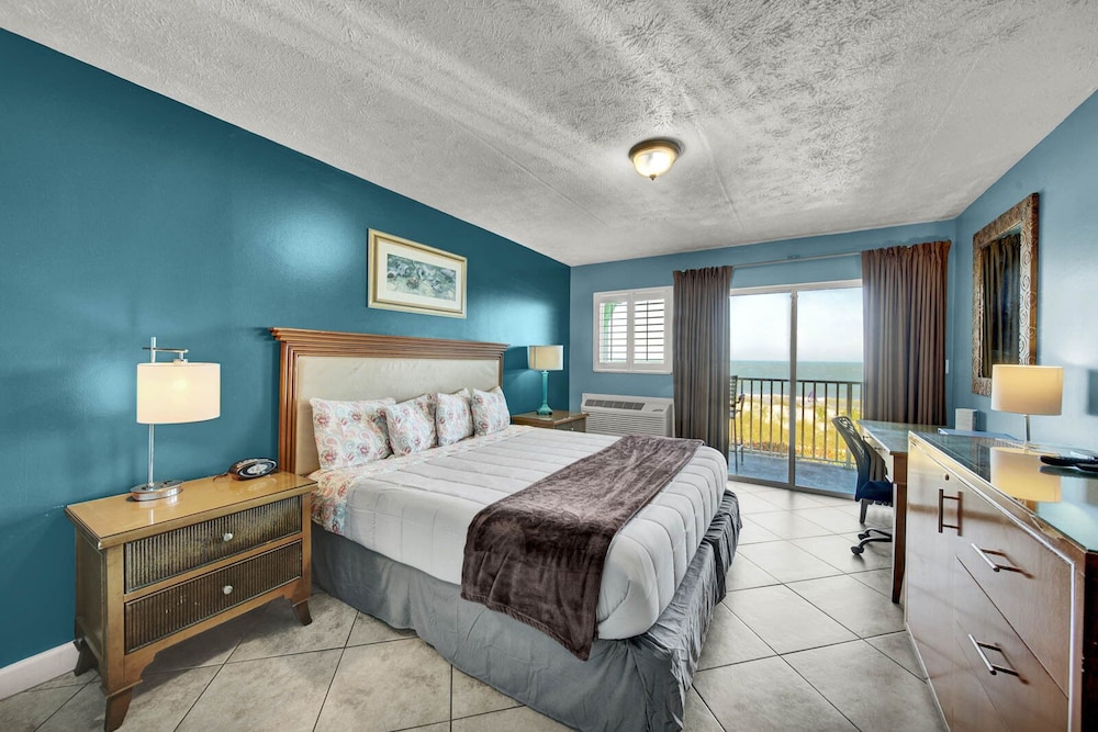 Standard Single Room, 1 King Bed, Ocean View photo 2