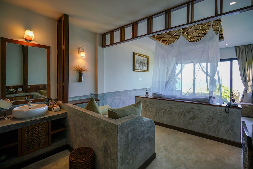 Superior Room, 1 King Bed, Sea View photo 3