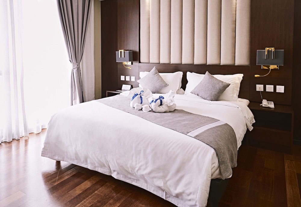 Signature Suite, 1 King Bed, City View