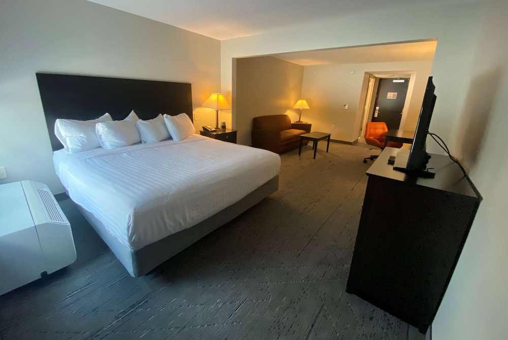 Upgraded, Standard Room, 1 King Bed - Photo 4