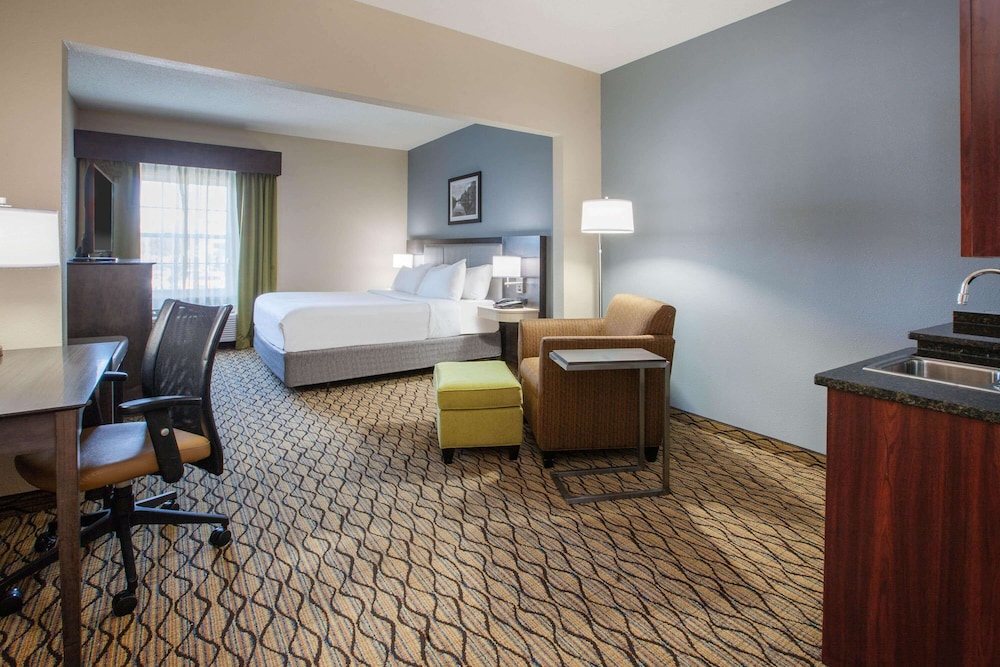 Suite, 1 Queen Bed, Non Smoking - Photo 1