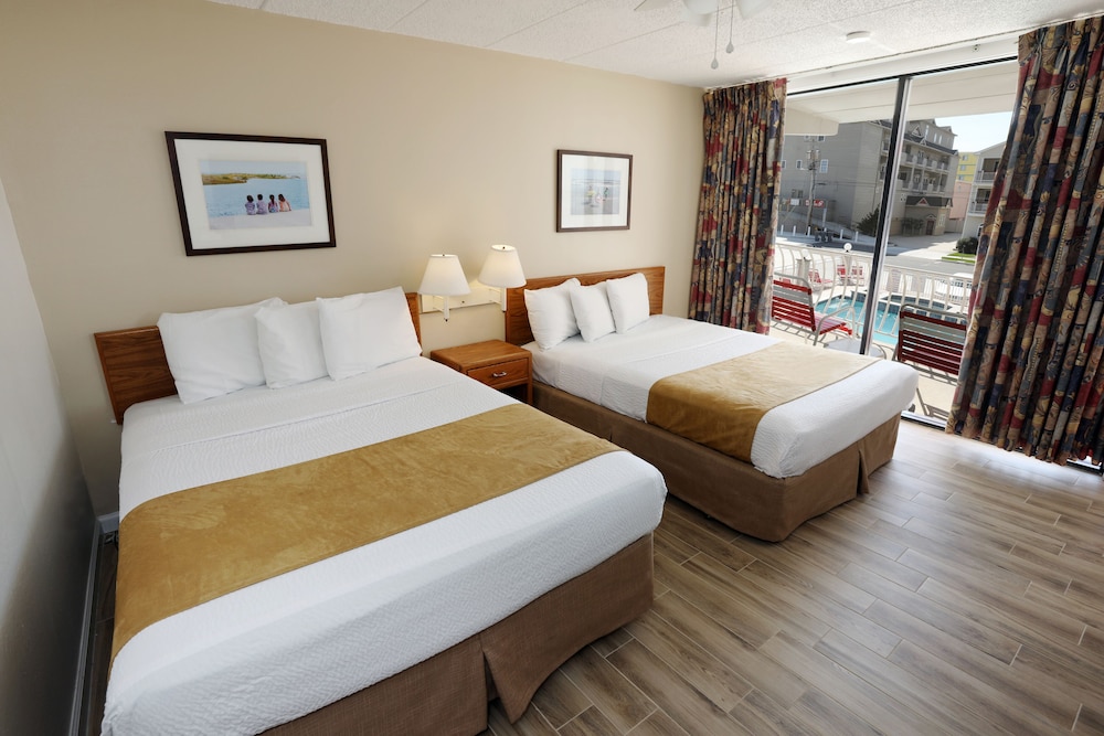 Deluxe Room, 2 Queen Beds (Motel Room with Ocean or Pool view) photo 3