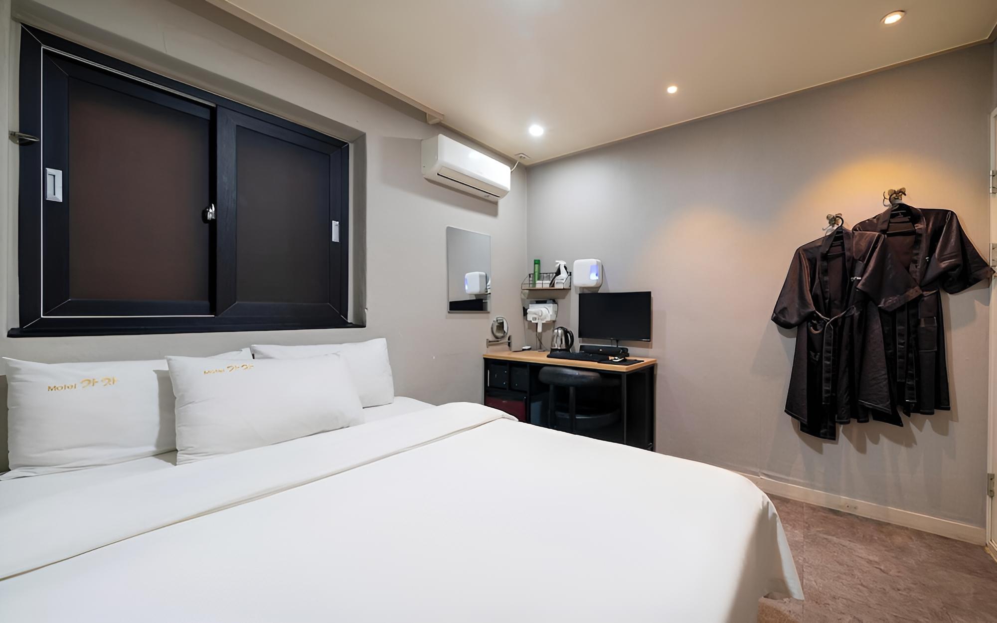 Room (StandardA - check-out 23:00)