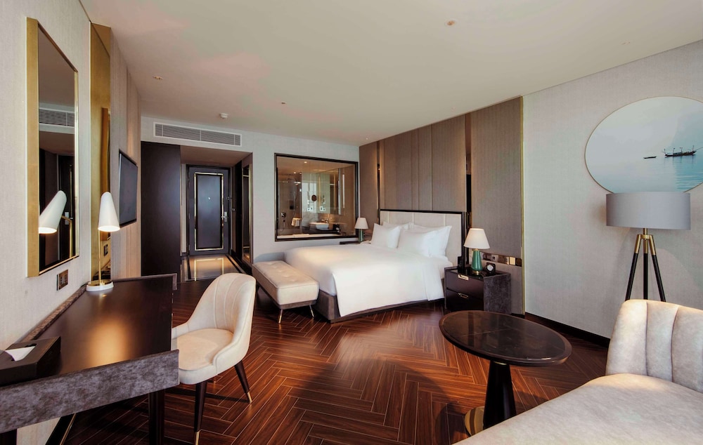 Deluxe Room, Lake View - Photo 7