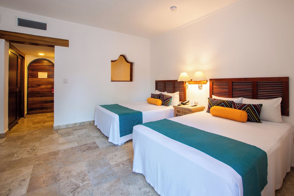 Standard Room Two Double Beds - Photo 1