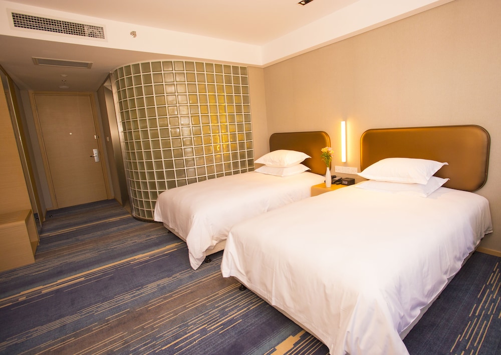 Standard Room, Multiple Beds photo 1